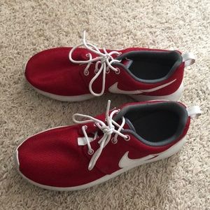 Red Nike Roches